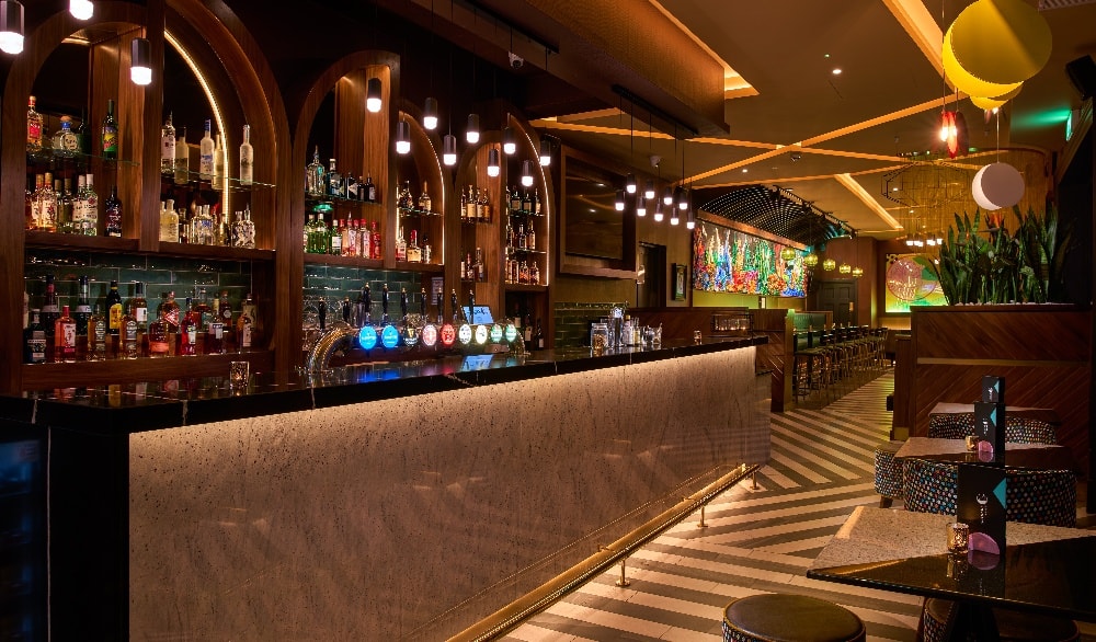 Arthaus Hotel Laszlo's Bar & Restaurant