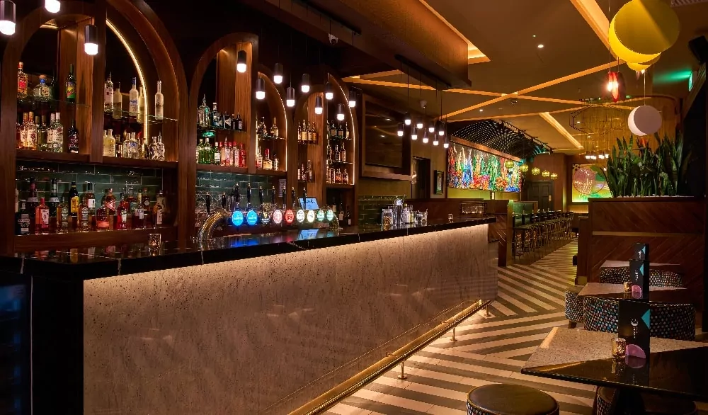 Arthaus Hotel Laszlo's Bar & Restaurant